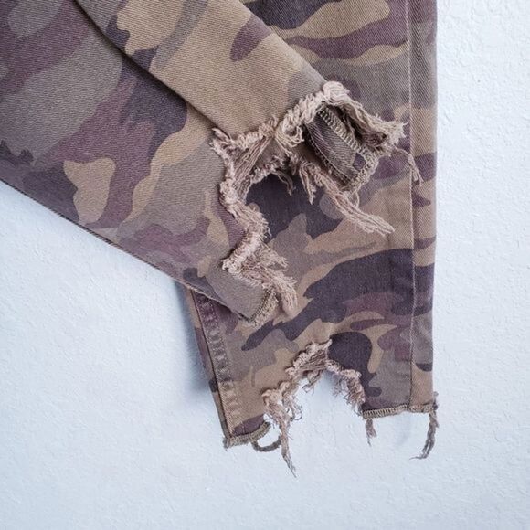 Zara Camouflage Distressed Raw Hem Jeans - Picture 3 of 9